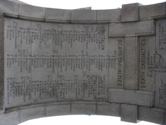 the war deaths on the underside of the arch