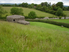 beehive huts behind newgrange