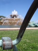the fencing around the buckingham fountain