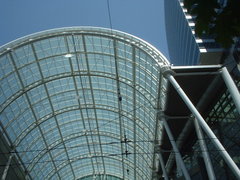 giant arch at the convention center